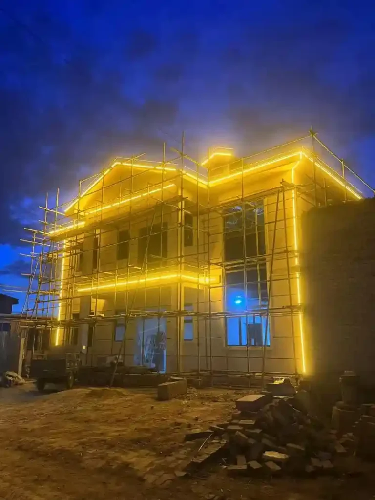 Outdoor neon flex outlining a Ganzhou heritage residence during commissioning at dusk