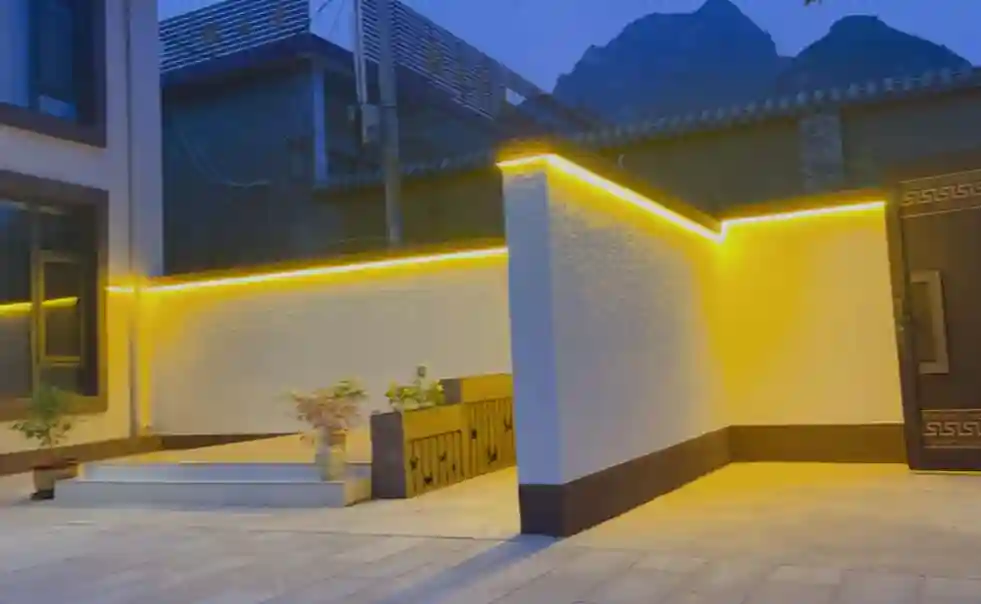 Outdoor COB LED strip facade lighting with waterproof linear installation