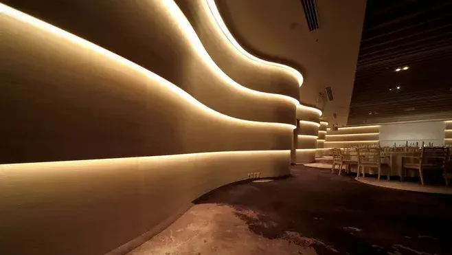 Perimeter ceiling cove using a dimmable RGB COB LED strip synthesised to 3000K warm white for lunch service